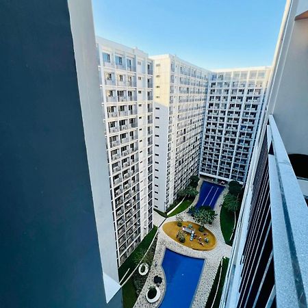 Shore 2 Residences Tower 2 Pasay Esterno foto
